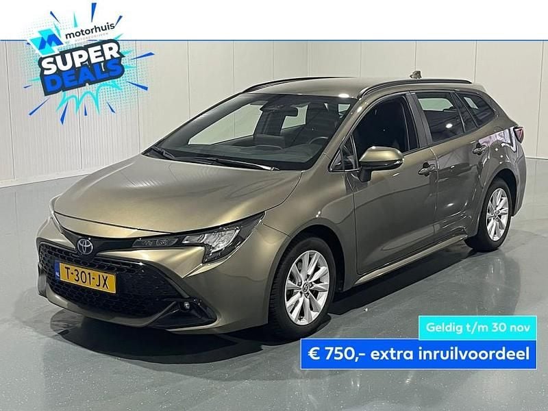 Groen Gebruikt 2023 Toyota Corolla Active Stationwagen | € 26.940 (Iets duurder) - Afbeelding 1/4