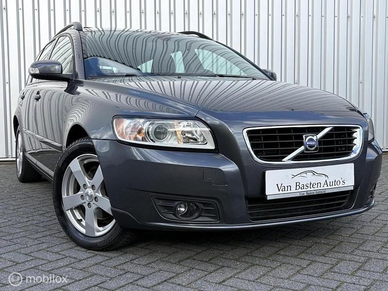Grijs Gebruikt 2008 Volvo V50 Momentum Stationwagen | € 8.995 - Afbeelding 1/3