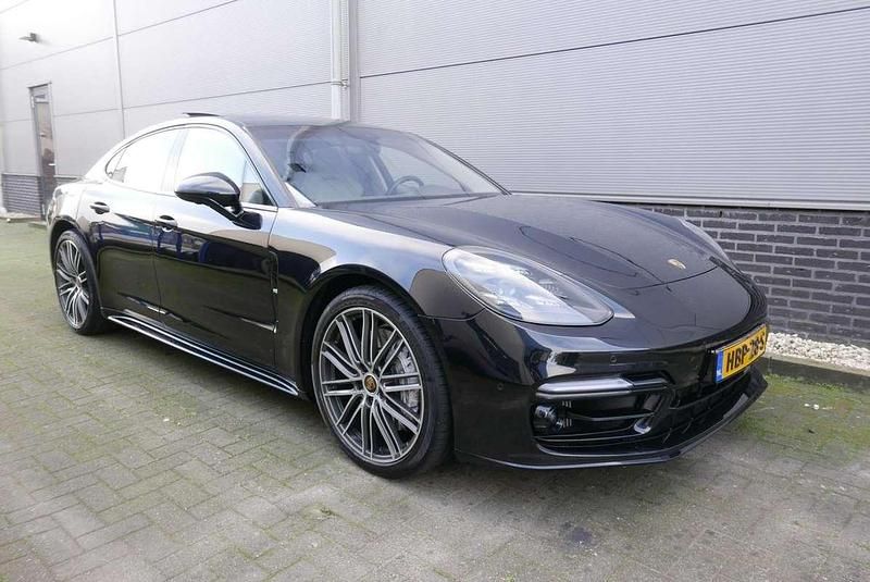 Zwart (metallic) Occasion 2022 Porsche Panamera Platinum Edition Hatchback | € 68.500 (Super prijs) - Afbeelding 1/4