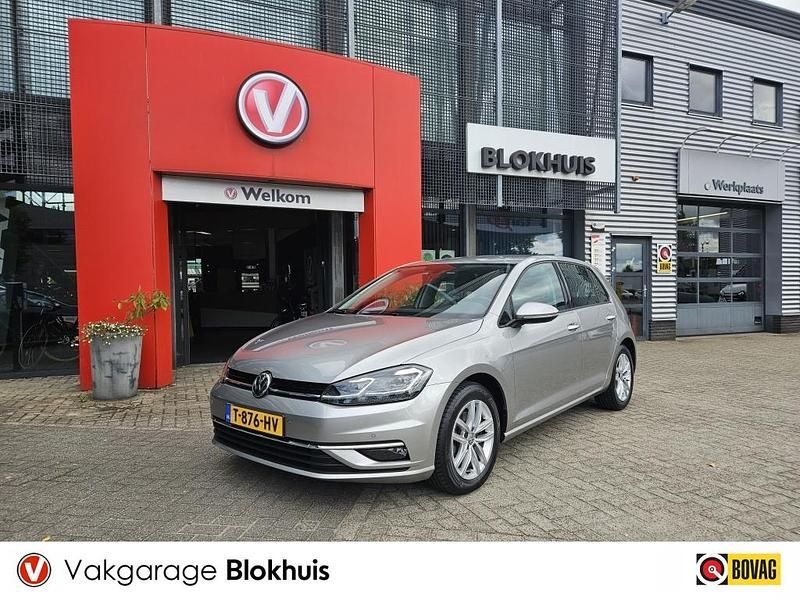 Grijs Gebruikt 2018 VW Golf VII Highline Hatchback | € 18.190 (Eerlijke prijs) - Afbeelding 1/4