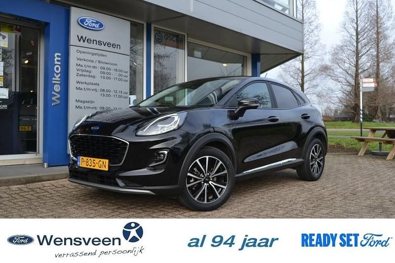 Zwart (metallic) Occasion 2022 Ford Puma Titanium SUV | € 18.925 (Super prijs) - Afbeelding 1/4