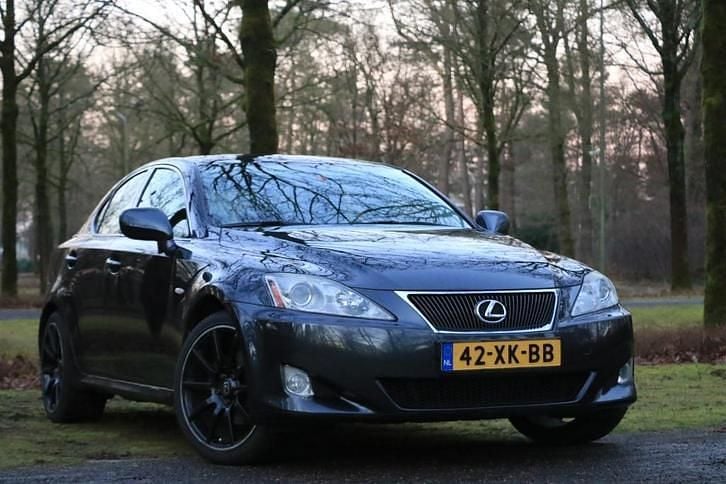 Gebruikt 2007 Lexus IS220d Sedan | € 3.000 - Afbeelding 1/4