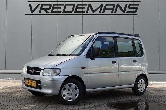 Grijs, metallic lak Gebruikt 2000 Daihatsu Move Hatchback | € 1.250 - Afbeelding 1/4