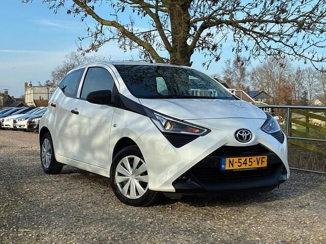 Wit Occasion 2022 Toyota Aygo Hatchback | € 8.975 (Eerlijke prijs) - Afbeelding 1/4