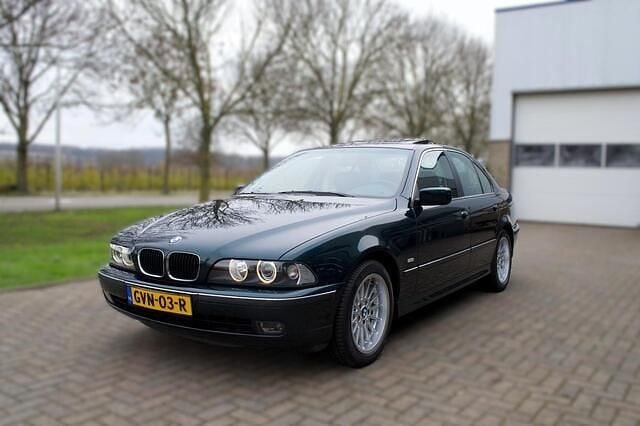 Groen Occasion 1998 BMW 528 Sedan | € 24.900 - Afbeelding 1/4
