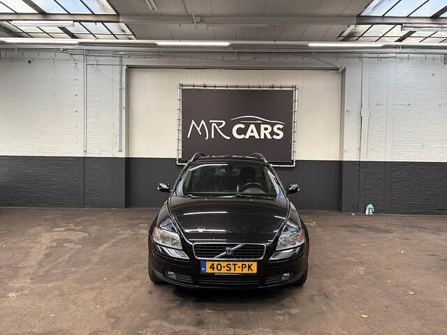 Zwart Occasion 2006 Volvo V50 Momentum Stationwagen | € 1.450 (Eerlijke prijs) - Afbeelding 1/4