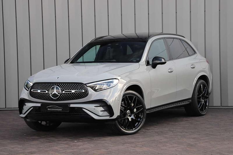 Grijs Gebruikt 2024 Mercedes GLC300e AMG SUV | € 79.500 - Afbeelding 1/4