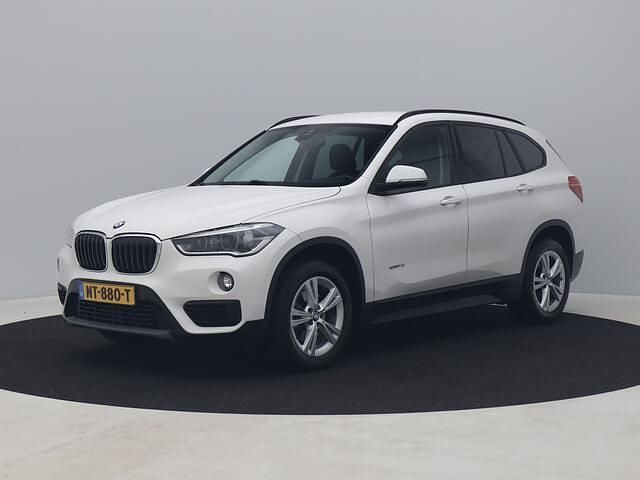 Wit Gebruikt 2017 BMW X1 Executive SUV | € 17.500 (Goede deal) - Afbeelding 1/4