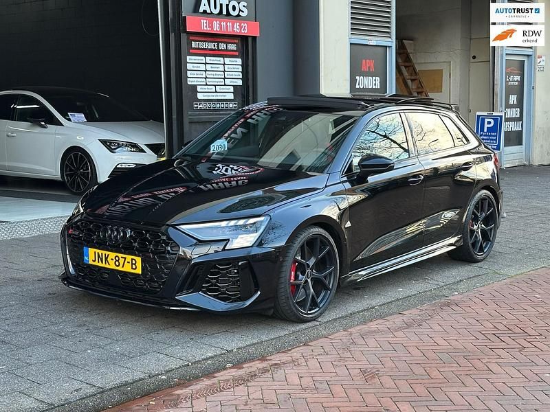 Zwart Gebruikt 2022 Audi RS3 Sedan | € 67.950 (Eerlijke prijs) - Afbeelding 1/4