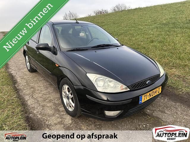 Zwart Gebruikt 2004 Ford Focus Trend Hatchback | € 2.499 (Eerlijke prijs) - Afbeelding 1/4
