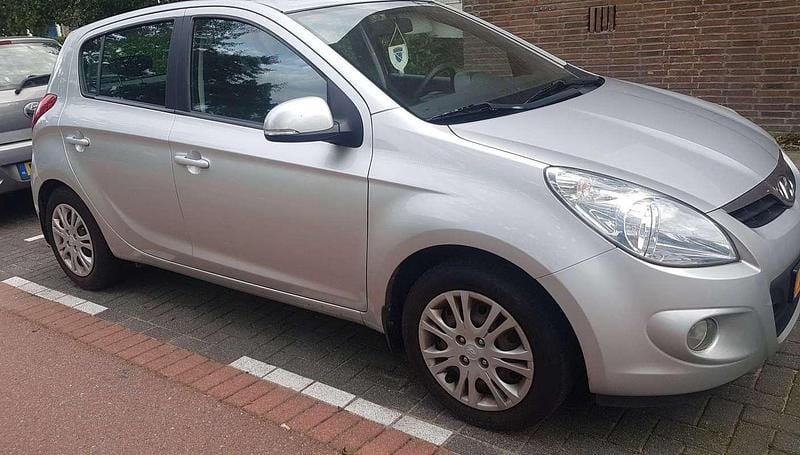 Grijs Gebruikt 2012 Hyundai i20 MPV | € 4.500 - Afbeelding 1/4