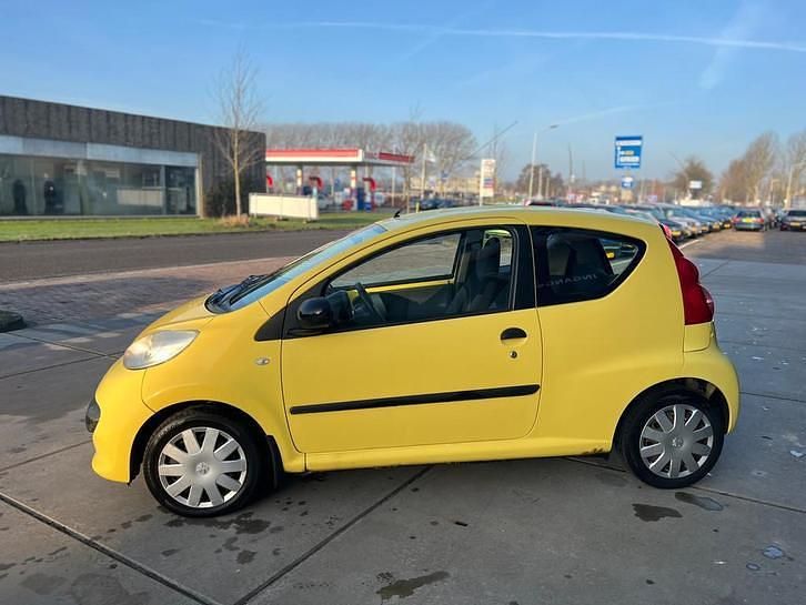 Occasion Peugeot 107 68 PK (50 kW) 2006 Geel Hatchback