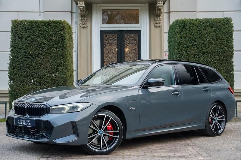 Occasion BMW 330e Executive 2026 Grijs Stationwagen