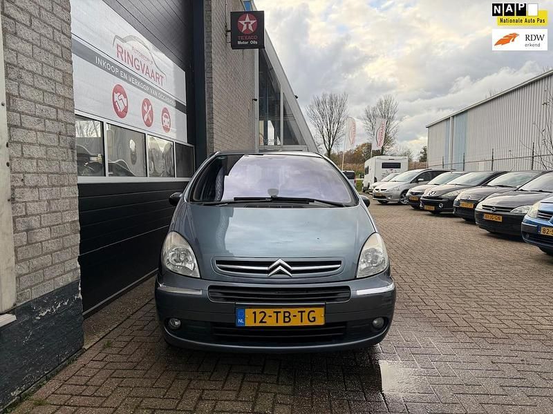 Grijs Gebruikt 2006 Citroën Xsara Picasso MPV | € 2.249 (Eerlijke prijs) - Afbeelding 1/4