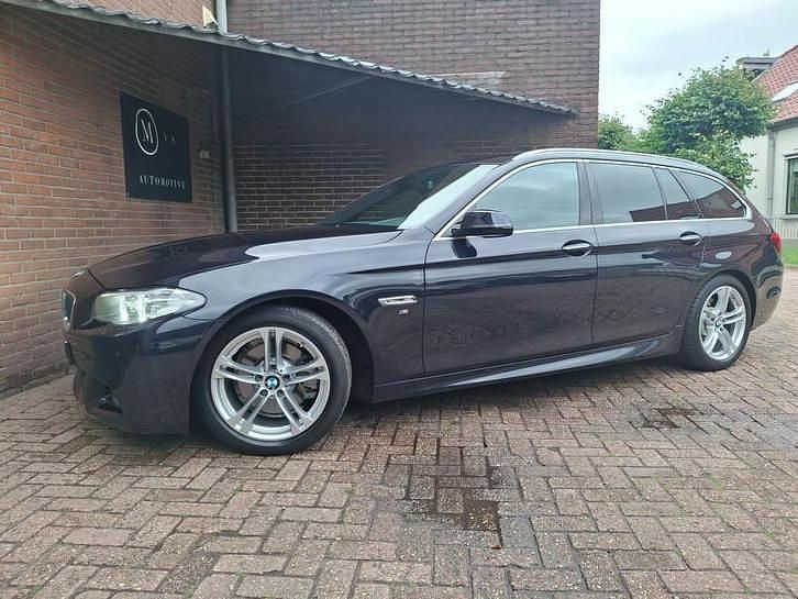Zwart Gebruikt 2014 BMW 520 M Sport Stationwagen | € 18.440 (Iets duurder) - Afbeelding 1/4