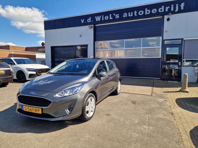 Grijs Gebruikt 2019 Ford Fiesta Trend Hatchback | € 10.850 (Goede deal) - Afbeelding 1/4