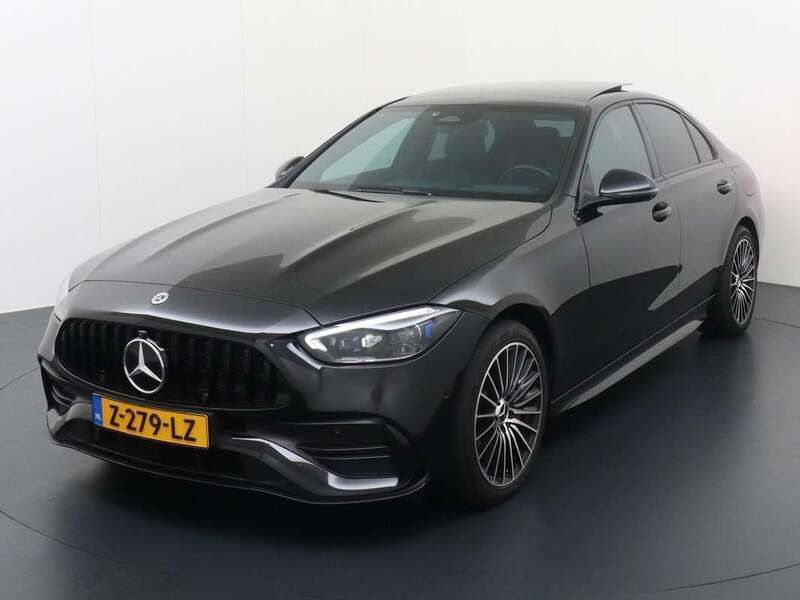 Zwart Gebruikt 2022 Mercedes C300e AMG line Sedan | € 49.995 (Duur) - Afbeelding 1/4