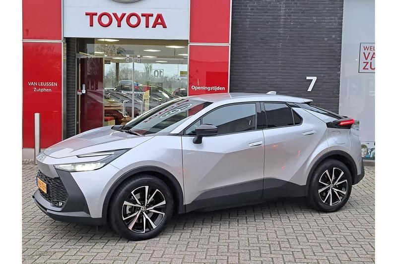 Grijs Gebruikt 2025 Toyota C-HR SUV | € 37.299 (Goede deal) - Afbeelding 1/1