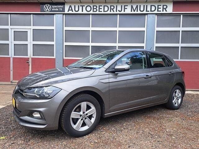 Grijs, metallic lak Gebruikt 2020 VW Polo Comfortline Hatchback | € 14.950 (Eerlijke prijs) - Afbeelding 1/4