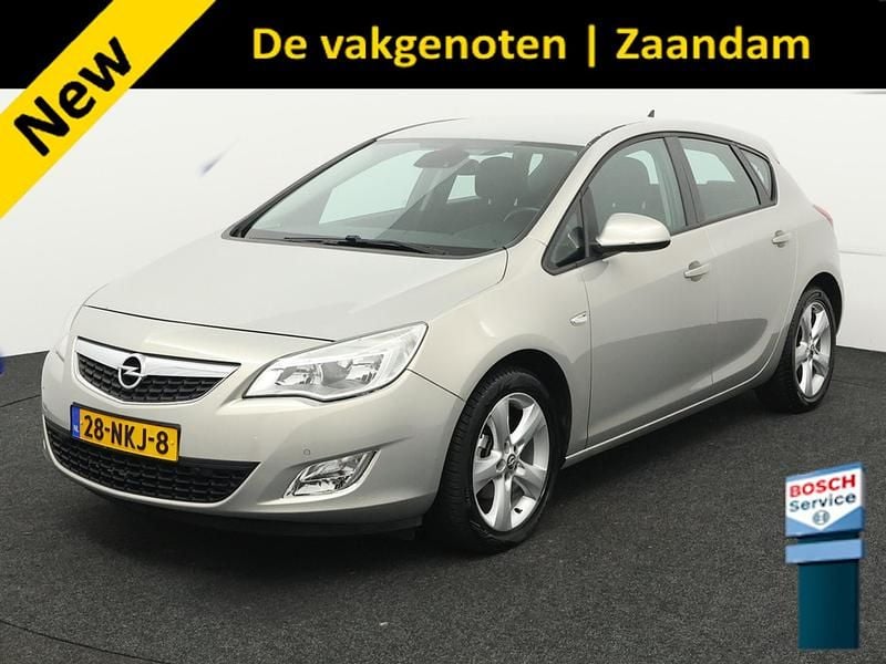 Beige Gebruikt 2010 Opel Astra Edition Hatchback | € 2.950 (Goede deal) - Afbeelding 1/4