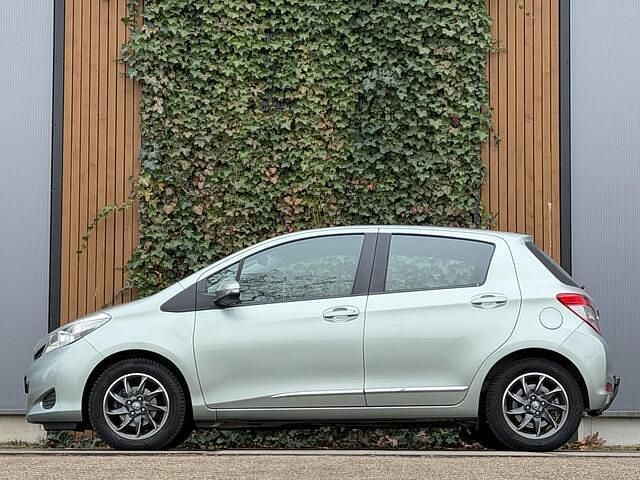 Occasion Toyota Yaris 99 PK (72 kW) 2012 Grijs Hatchback