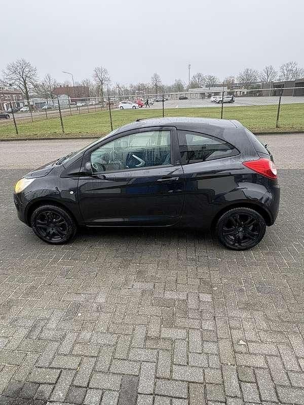 Zwart Occasion 2009 Ford Ka Trend MPV | € 2.200 (Goede deal) - Afbeelding 1/4