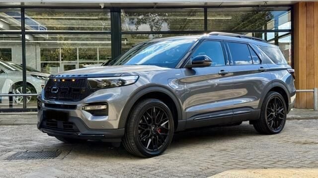 Grijs Gebruikt 2024 Ford Explorer ST-Line SUV | € 65.870 (Eerlijke prijs) - Afbeelding 1/4
