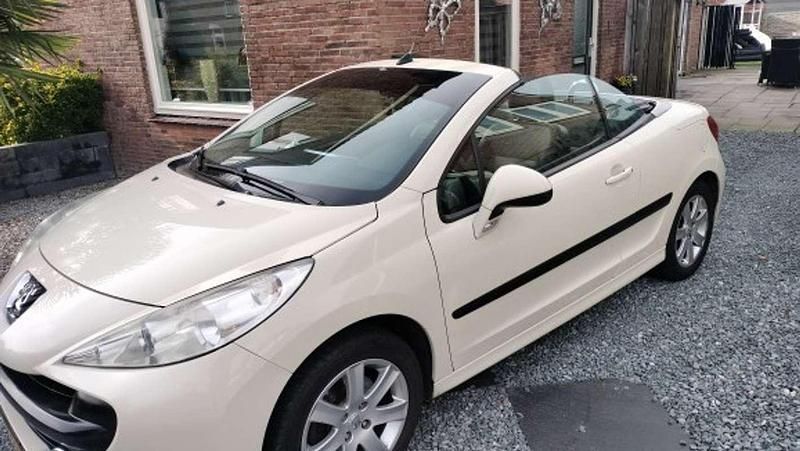 Beige Gebruikt 2007 Peugeot 207 CC Cabriolet | € 2.000 (Iets duurder) - Afbeelding 1/4