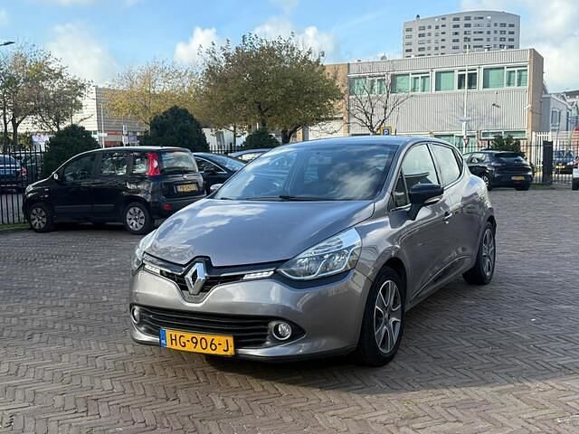 Grijs Gebruikt 2015 Renault Clio IV Night&Day Hatchback | € 4.950 (Eerlijke prijs) - Afbeelding 1/4