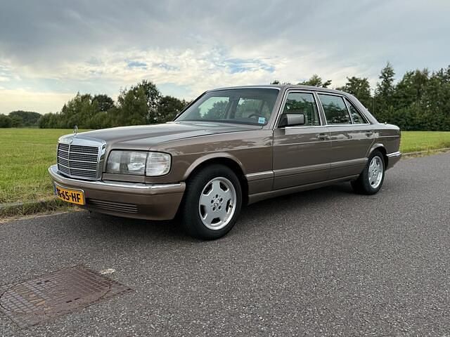 Beige Gebruikt 1990 Mercedes S300 Sedan | € 6.950 - Afbeelding 1/4