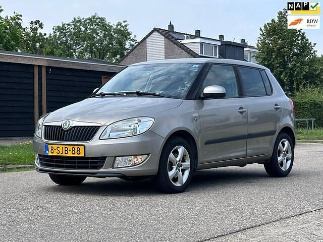 Grijs Gebruikt 2011 Skoda Fabia Ambition Hatchback | € 5.450 (Iets duurder) - Afbeelding 1/4