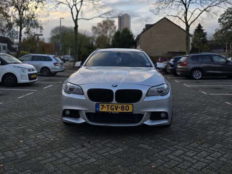 Grijs Gebruikt 2012 BMW 530 Stationwagen | € 11.250 (Eerlijke prijs) - Afbeelding 1/4