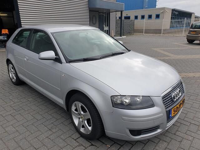 Grijs Gebruikt 2008 Audi A3 Attraction Hatchback | € 1.999 (Goede deal) - Afbeelding 1/4