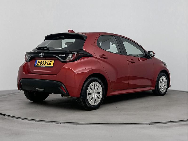 Occasion Toyota Yaris Hybrid Active 116 PK (85 kW) 2023 Rood Hatchback