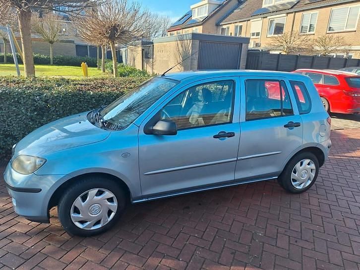 Blauw Occasion 2005 Mazda 2 Exclusive Hatchback | € 1.000 (Goede deal) - Afbeelding 1/4