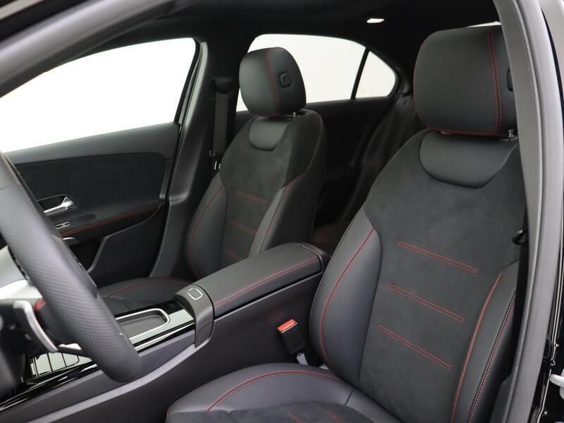 Occasion Mercedes A180 AMG line 136 PK (100 kW) 2024 Zwart Sedan