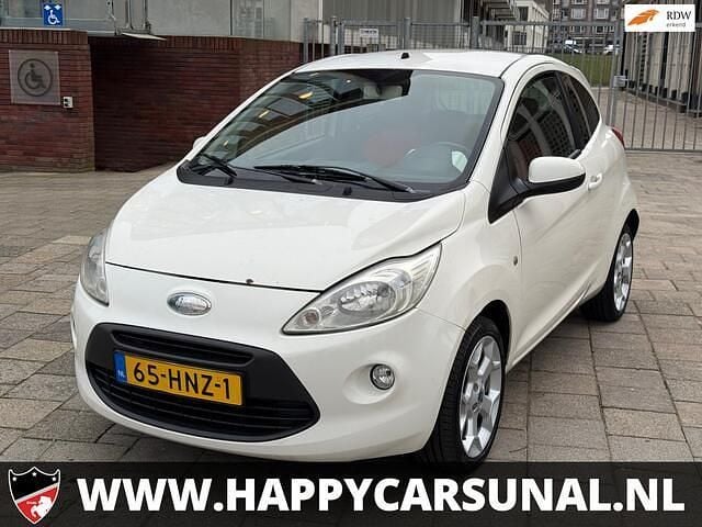 Wit Occasion 2009 Ford Ka Titanium Hatchback | € 1.450 (Goede deal) - Afbeelding 1/4