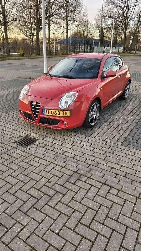 Rood Gebruikt 2008 Alfa Romeo MiTo Hatchback | € 2.000 (Super prijs) - Afbeelding 1/4