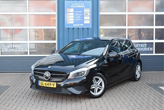 Zwart Gebruikt 2015 Mercedes A180 Ambition Hatchback | € 12.850 (Eerlijke prijs) - Afbeelding 1/4