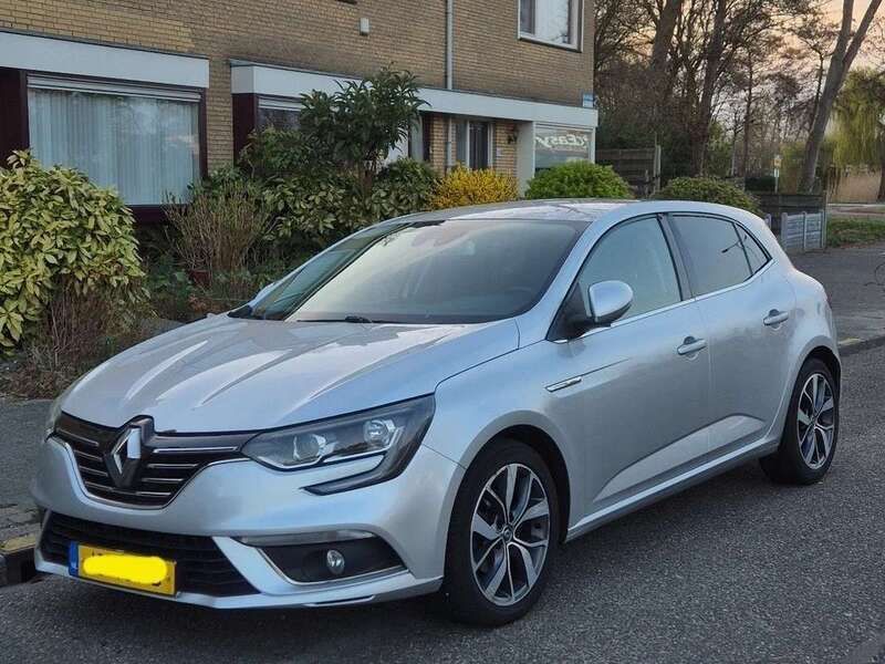 Zilver Gebruikt 2016 Renault Mégane III Bose Edition Hatchback | € 8.500 (Eerlijke prijs) - Afbeelding 1/4