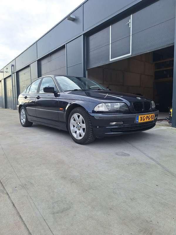 Blauw Gebruikt 1998 BMW 320 Executive Sedan | € 2.000 (Goede deal) - Afbeelding 1/4