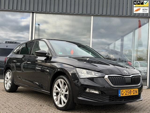 Zwart Occasion 2019 Skoda Scala Sport Hatchback | € 7.950 (Goede deal) - Afbeelding 1/4
