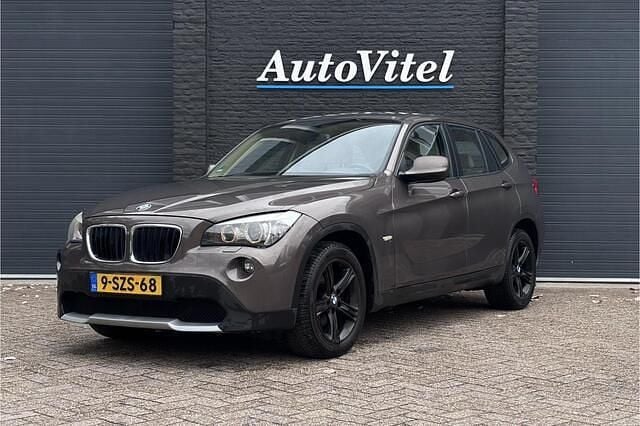 Bruin Gebruikt 2010 BMW X1 Executive SUV | € 9.445 (Super prijs) - Afbeelding 1/4
