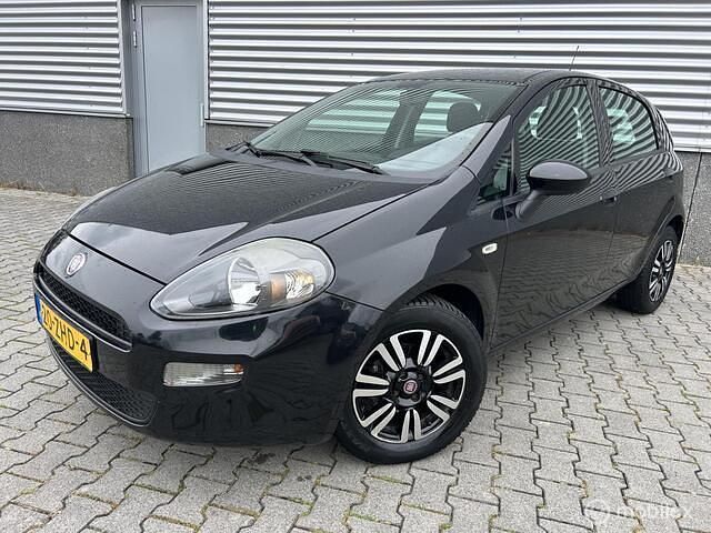 Zwart Occasion 2012 Fiat Punto Evo Lounge Hatchback | € 2.399 (Eerlijke prijs) - Afbeelding 1/4