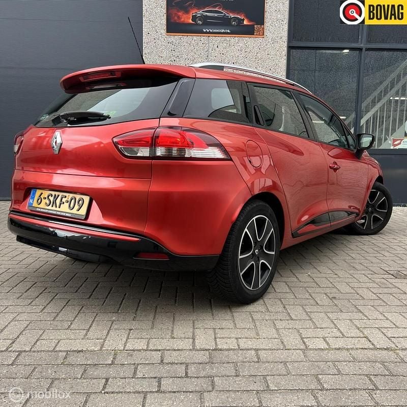 Rood Gebruikt 2015 Renault Clio GrandTour Dynamique Stationwagen | € 4.999 (Super prijs) - Afbeelding 1/4