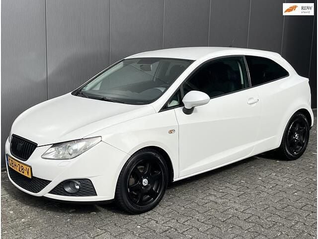 Wit Gebruikt 2009 Seat Ibiza Sport Hatchback | € 4.290 (Eerlijke prijs) - Afbeelding 1/4