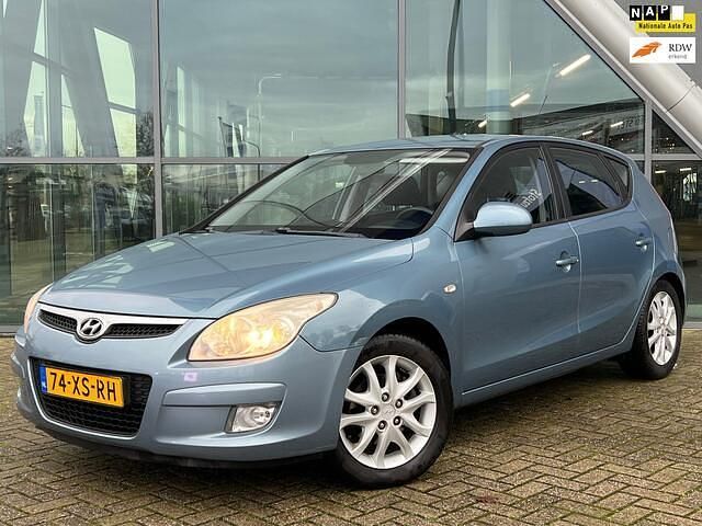 Blauw Occasion 2007 Hyundai i30 Dynamiq Hatchback | € 1.999 (Eerlijke prijs) - Afbeelding 1/4