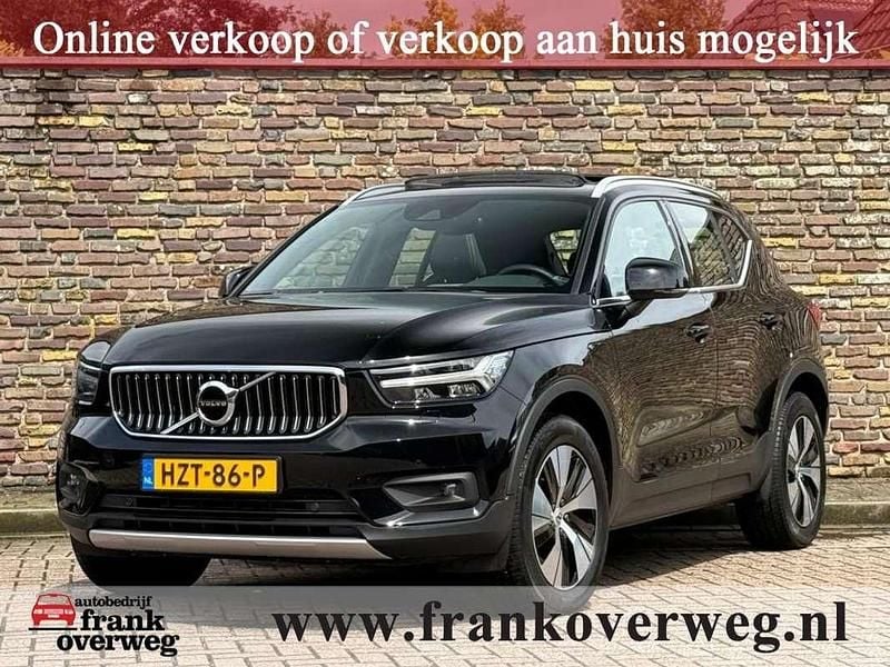 Zwart Gebruikt 2022 Volvo XC40 Inscription SUV | € 33.450 (Goede deal) - Afbeelding 1/4