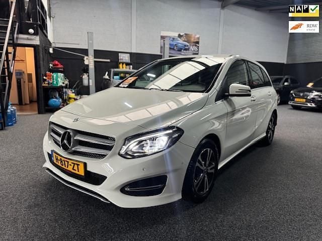 Wit Gebruikt 2017 Mercedes B200 Business MPV | € 15.950 (Eerlijke prijs) - Afbeelding 1/4