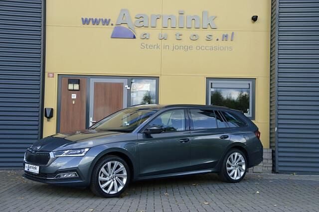 Grijs Gebruikt 2021 Skoda Octavia Style Stationwagen | € 23.950 (Super prijs) - Afbeelding 1/4
